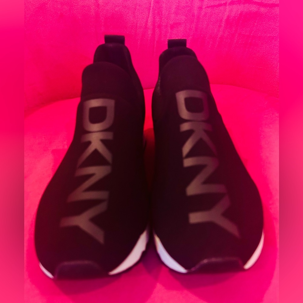 NEW Jaydn  DKNY Slip on Joggers SZ 9.5